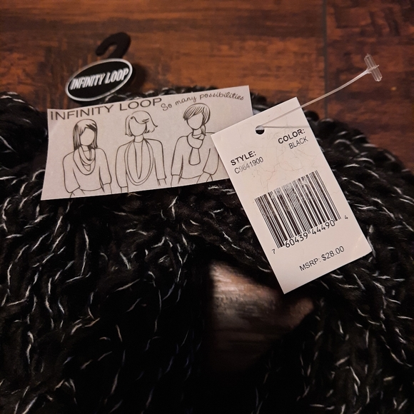 💲Infinity Loop Knit Scarf - Picture 3 of 5